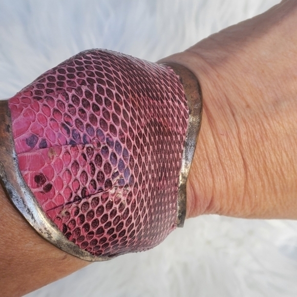 Vintage Elodia Texas Snakeskin Modernist cuff - Picture 12 of 13
